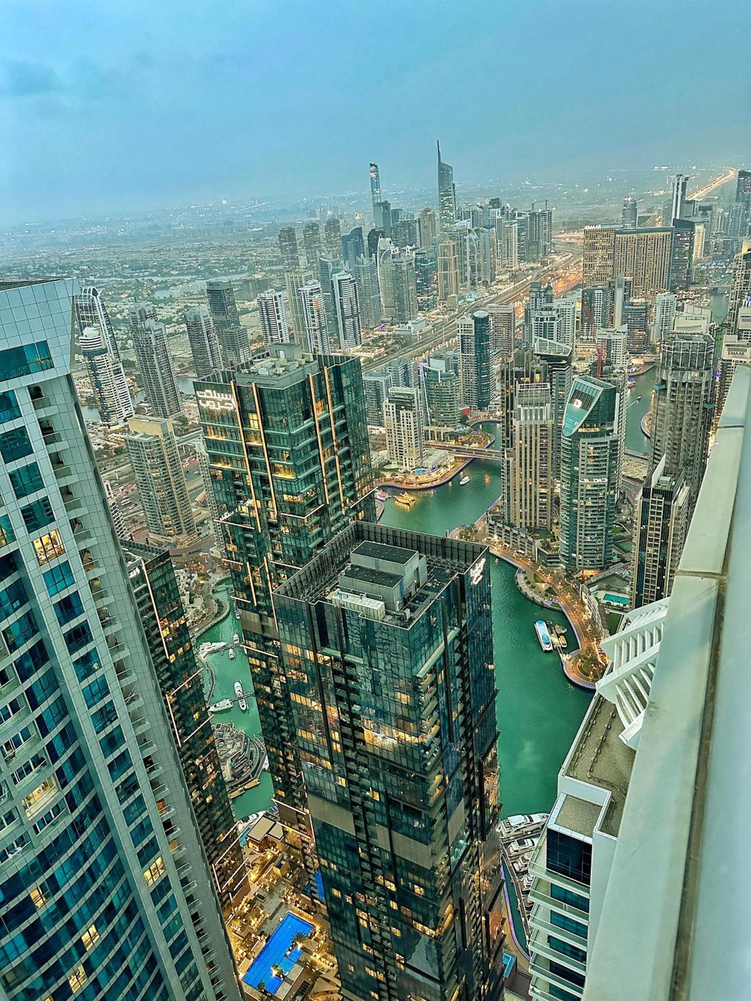 Life Above Clouds Apartment Dubai Bagian luar foto
